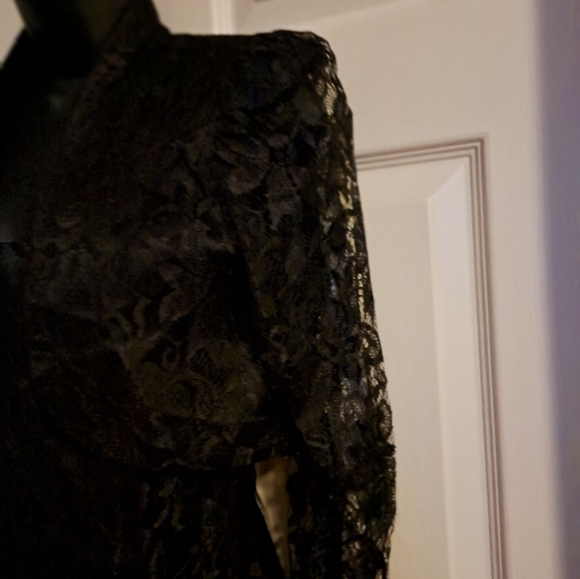 All that jazzy two Piece Dress and jacket outer material is lace. - Picture 7 of 10